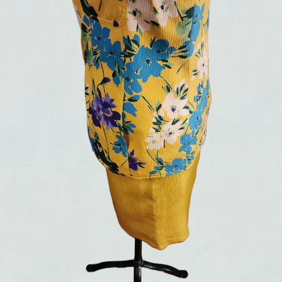 Amazing Vintage 1980's Valentino "Miss V" 2-Piece Floral Silk Skirt Suit - Picture 3 of 16